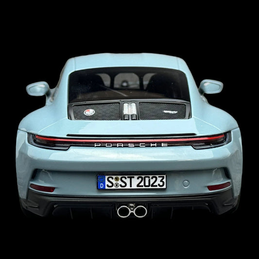 1:18  Porshe 911 992